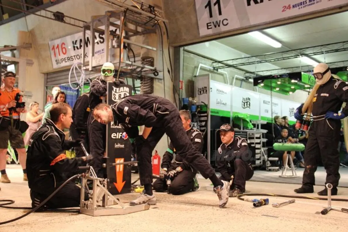 Una notte a Le Mans per la 24 Heurs Moto (12)