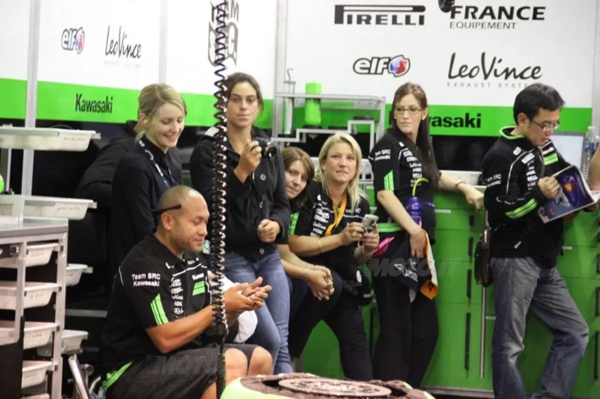 Una notte a Le Mans per la 24 Heurs Moto (14)
