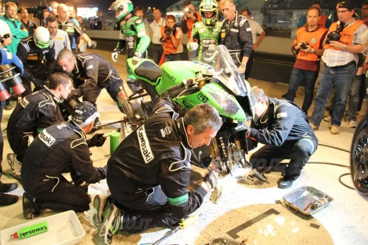 Una notte a Le Mans per la 24 Heurs Moto (17)
