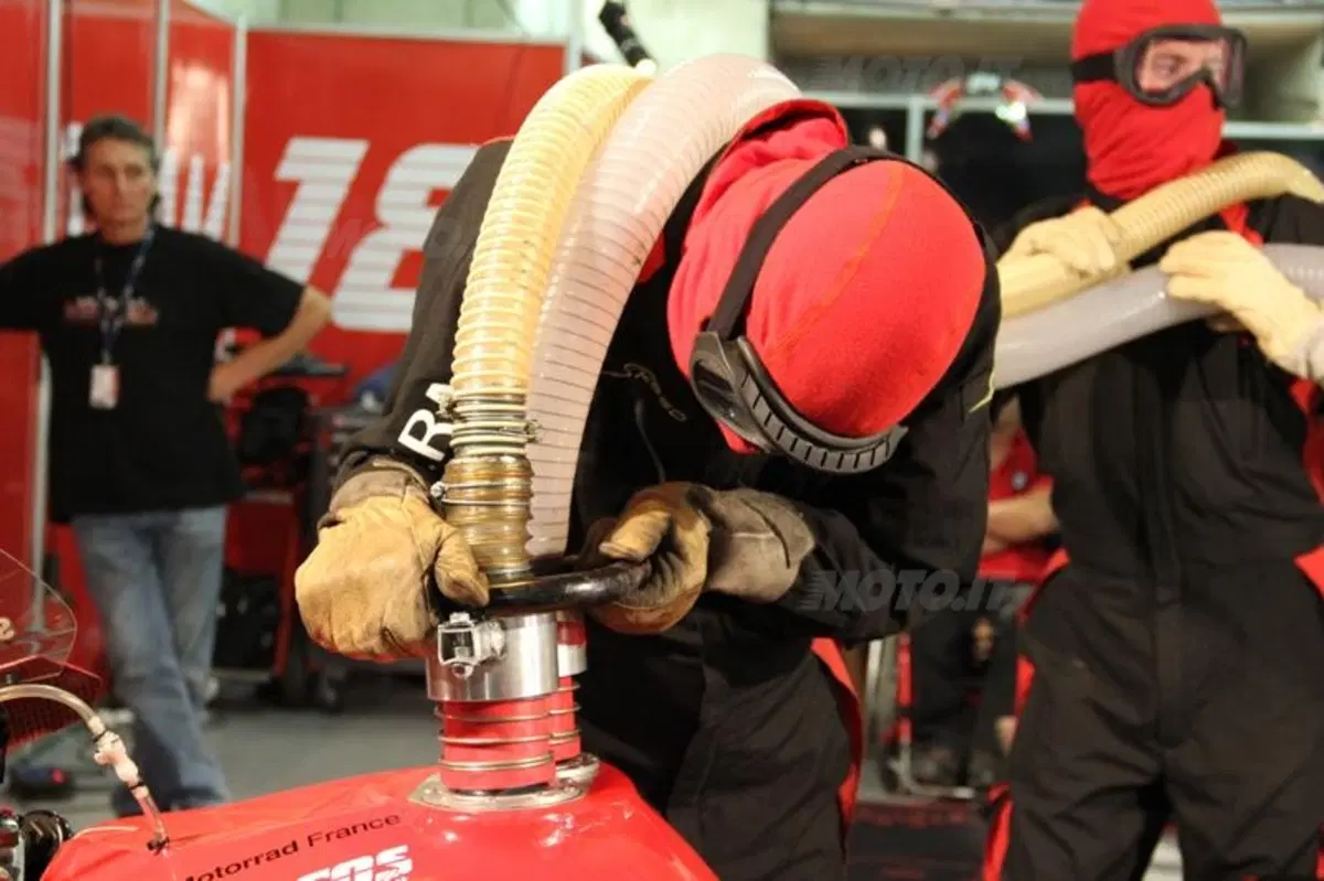 Una notte a Le Mans per la 24 Heurs Moto (21)