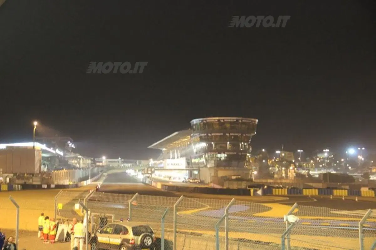 Una notte a Le Mans per la 24 Heurs Moto (22)