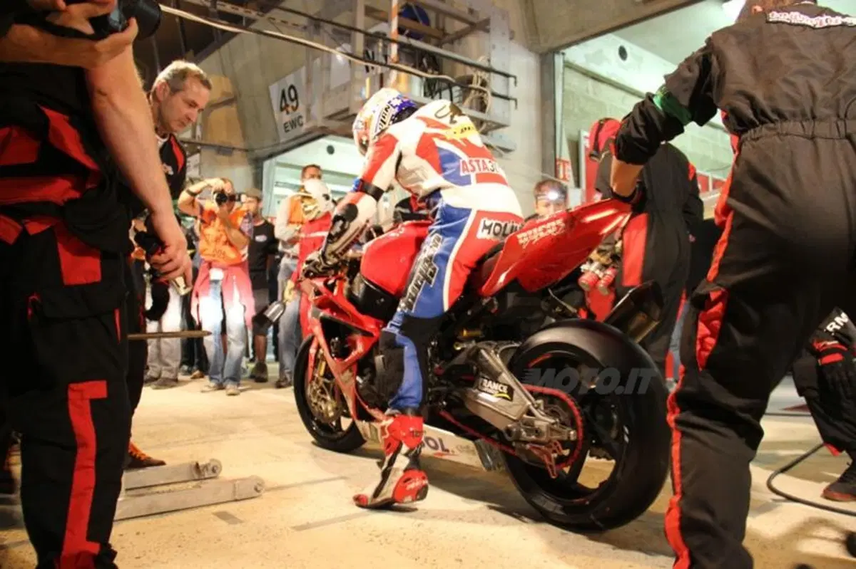 Una notte a Le Mans per la 24 Heurs Moto (23)
