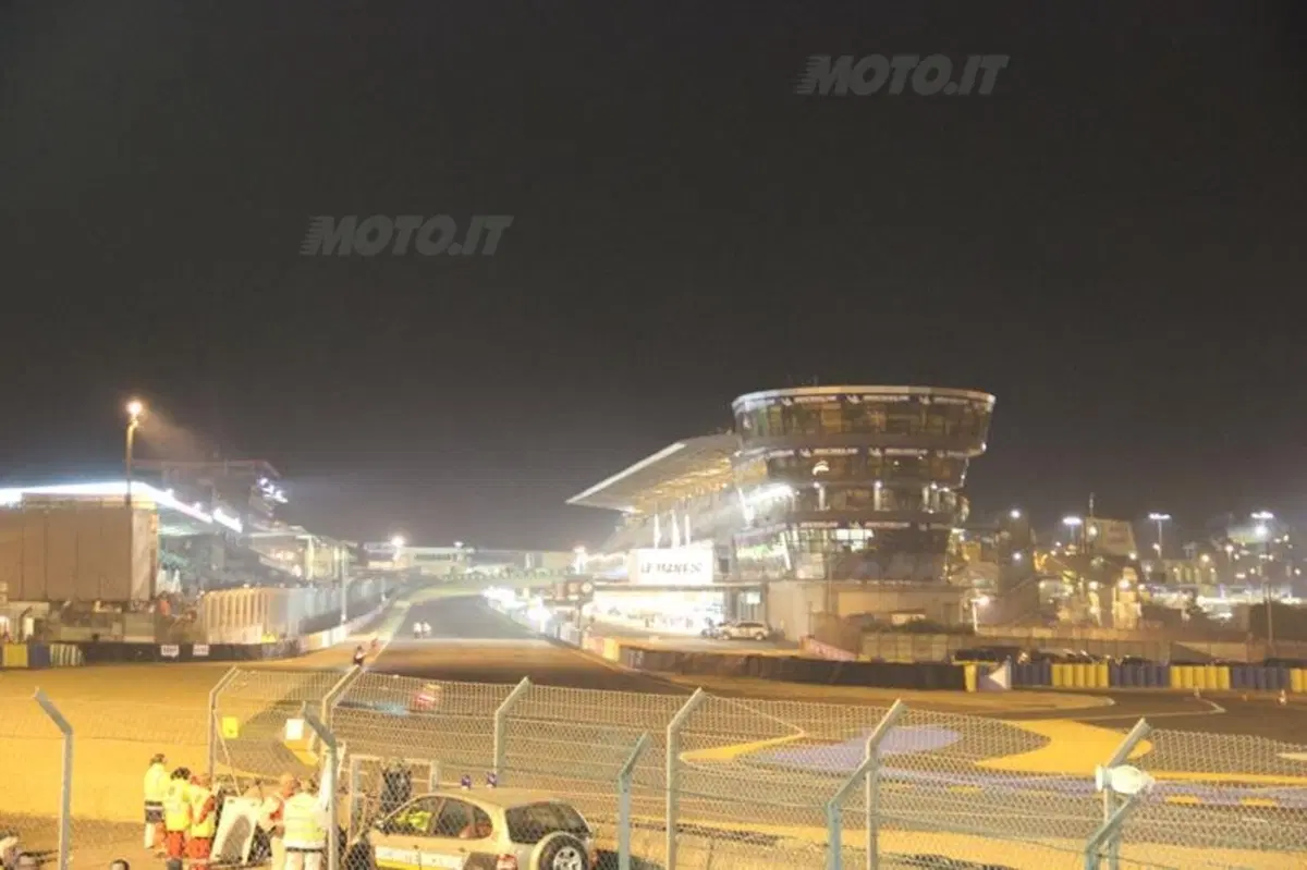 Una notte a Le Mans per la 24 Heurs Moto (33)