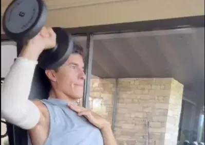 Marc Marquez bionico: al vogatore con il braccio operato [VIDEO]