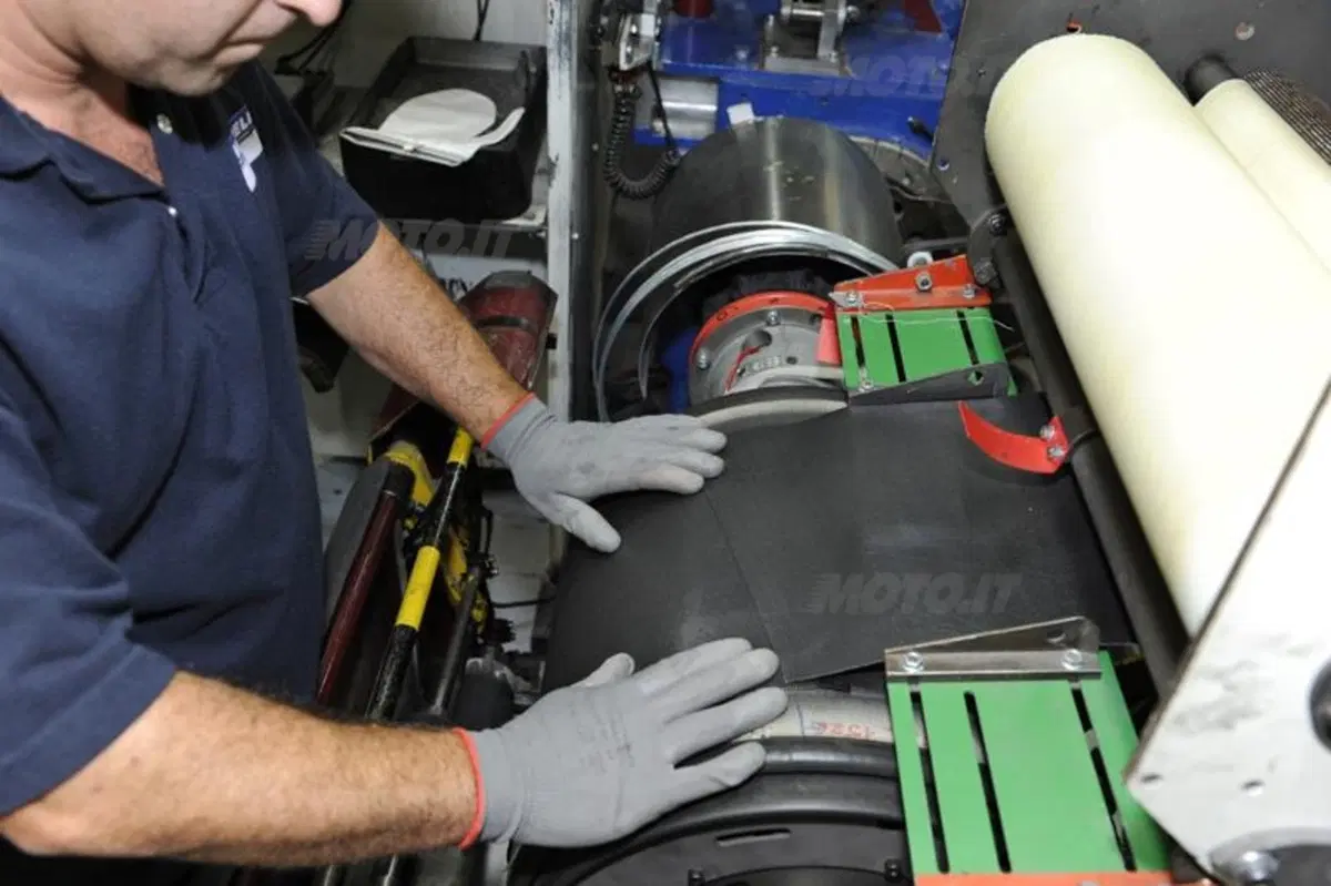 Michelin. Come nascono gli pneumatici da corsa (5)
