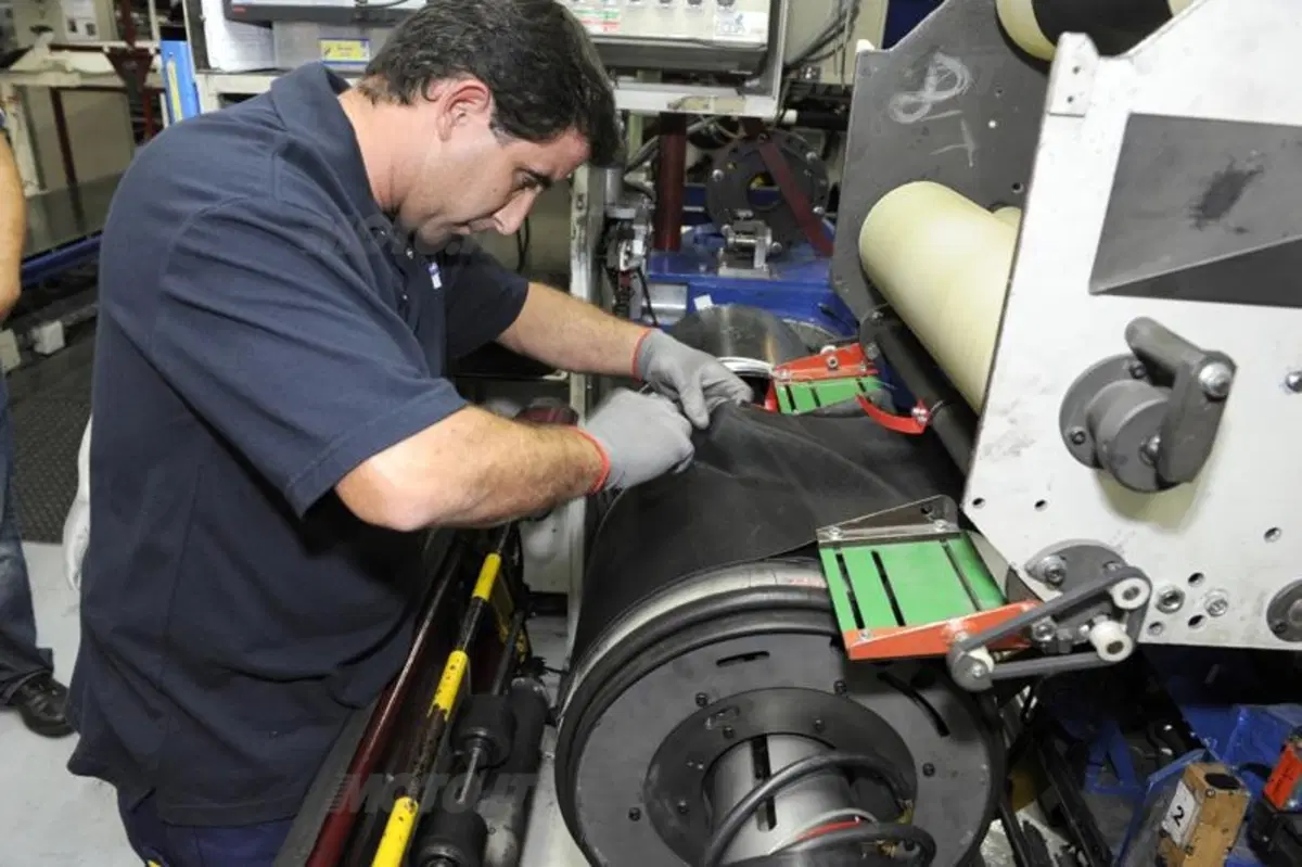 Michelin. Come nascono gli pneumatici da corsa (6)