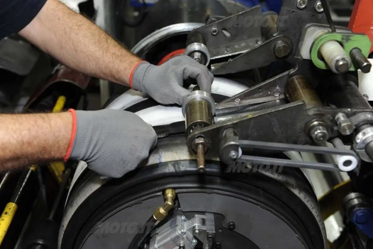 Michelin. Come nascono gli pneumatici da corsa (9)