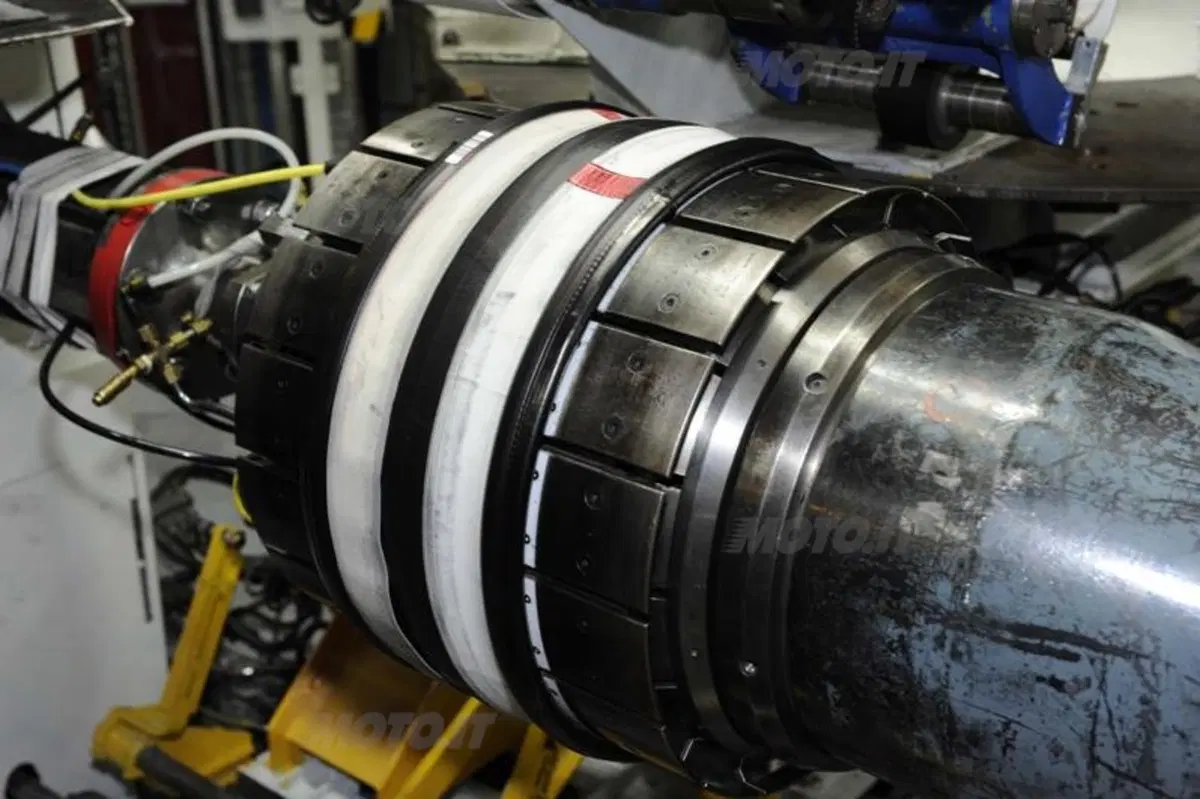 Michelin. Come nascono gli pneumatici da corsa (12)