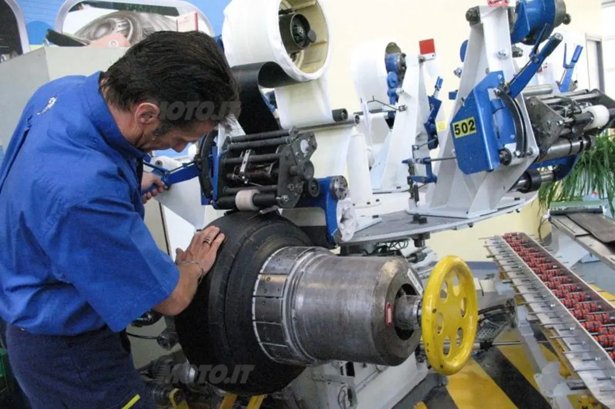Michelin. Come nascono gli pneumatici da corsa (15)