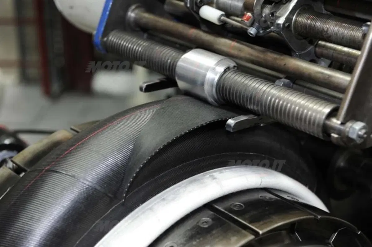 Michelin. Come nascono gli pneumatici da corsa (16)
