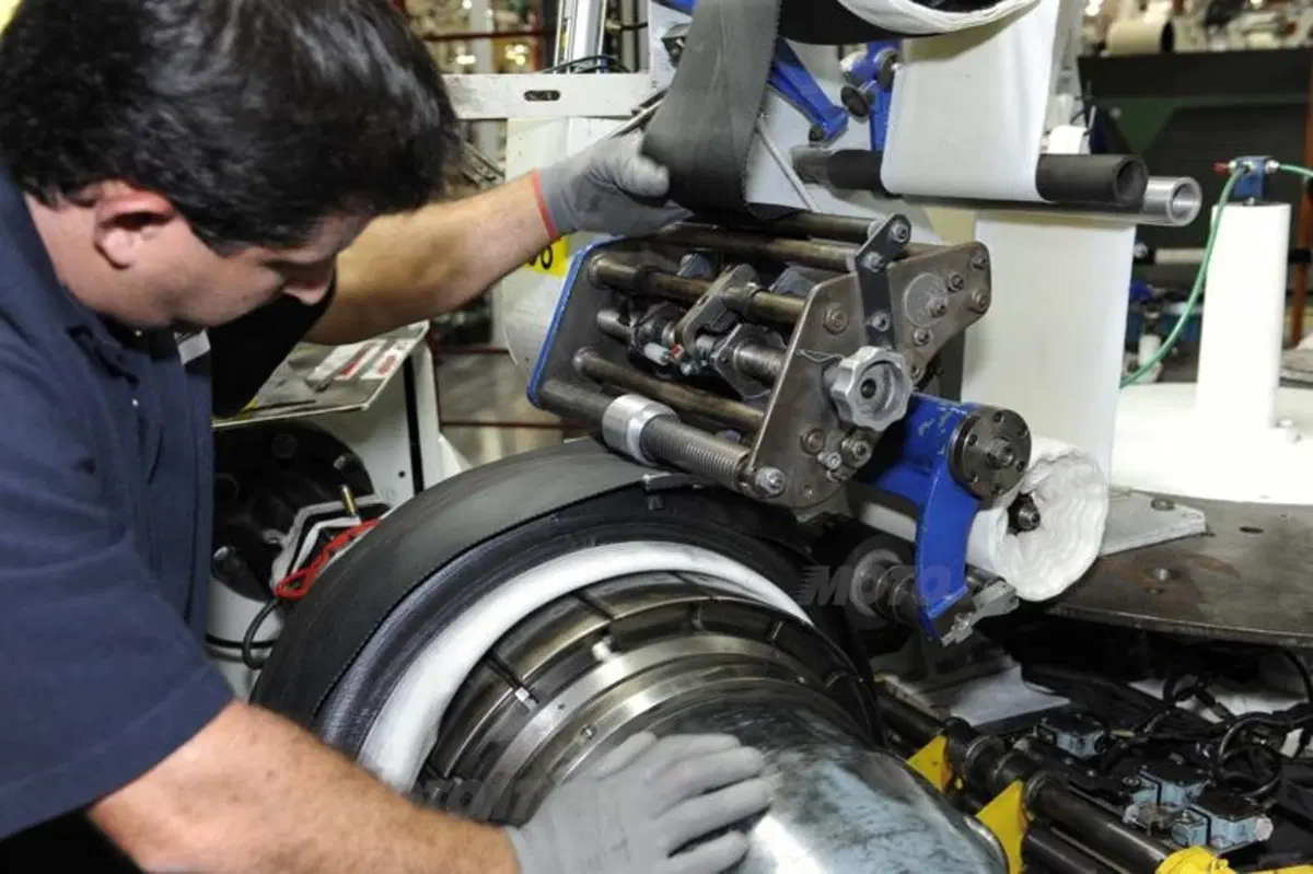 Michelin. Come nascono gli pneumatici da corsa (17)