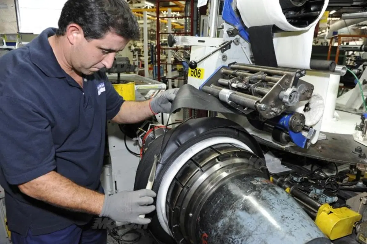 Michelin. Come nascono gli pneumatici da corsa (19)