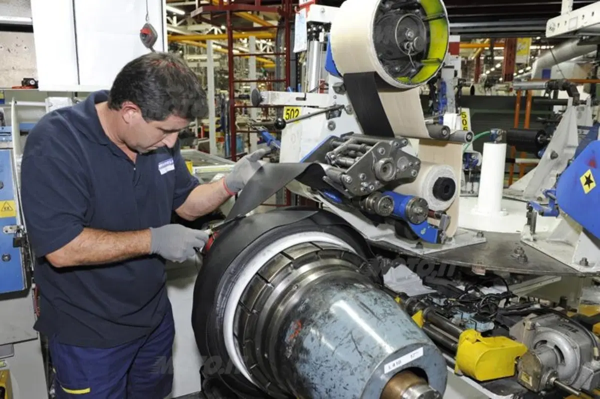 Michelin. Come nascono gli pneumatici da corsa (21)