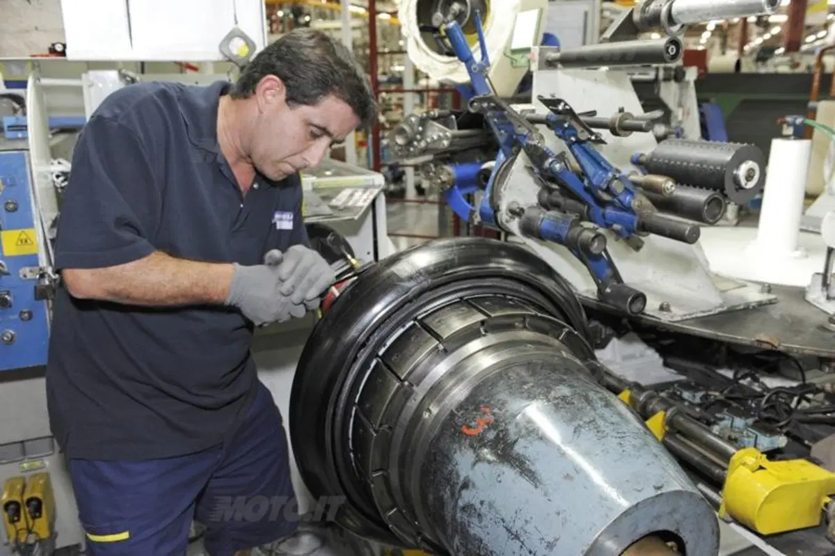 Michelin. Come nascono gli pneumatici da corsa (24)