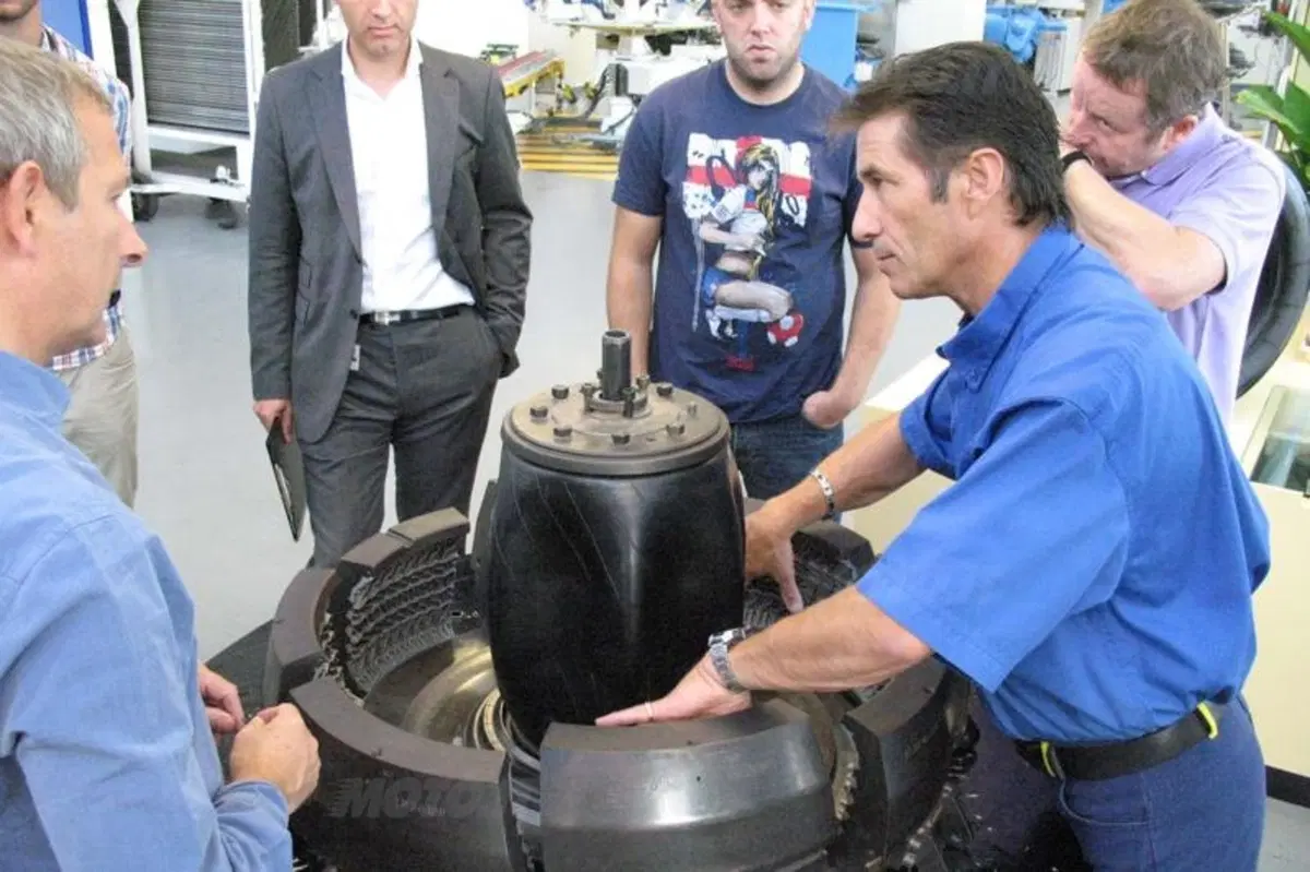 Michelin. Come nascono gli pneumatici da corsa (33)