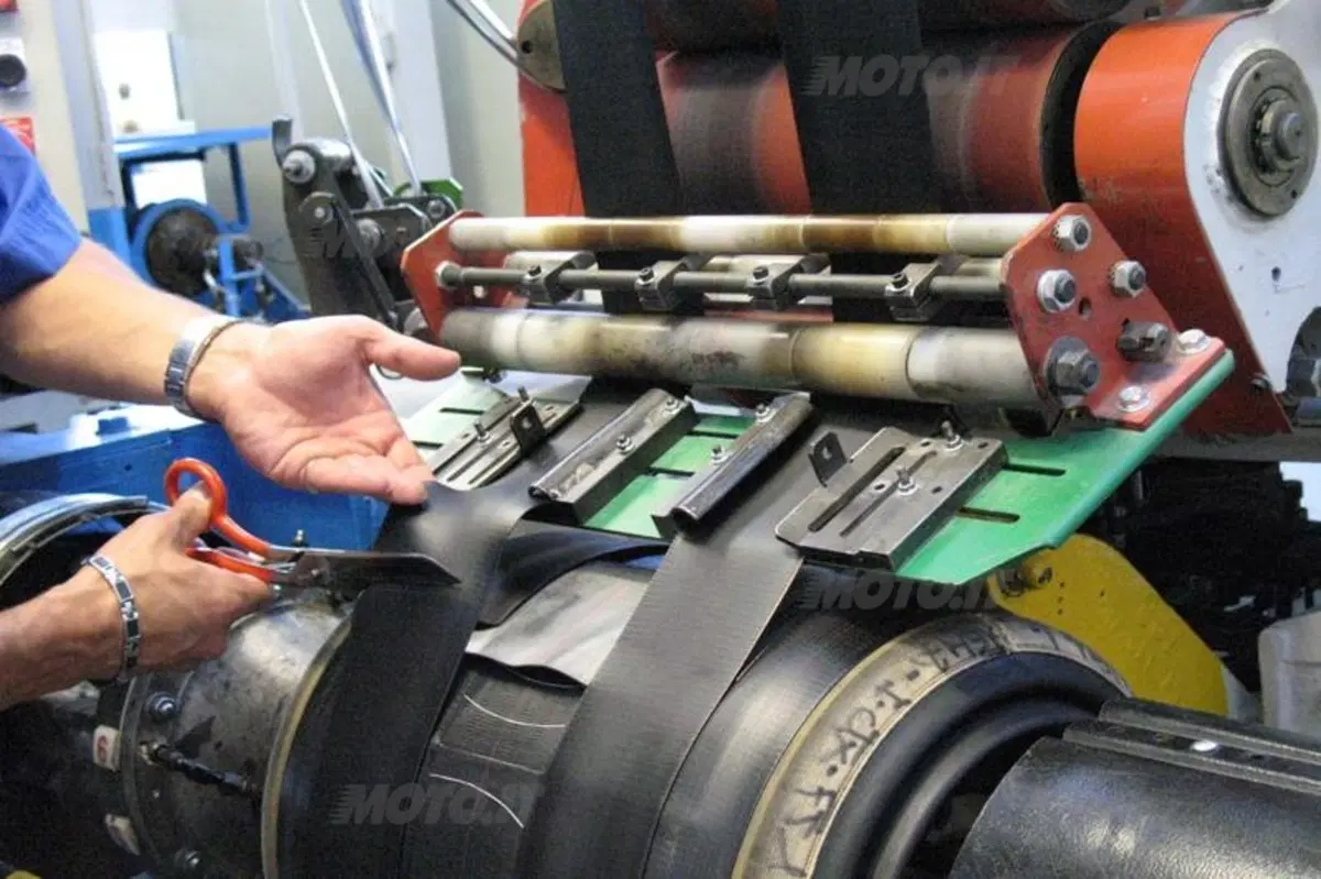 Michelin. Come nascono gli pneumatici da corsa (41)