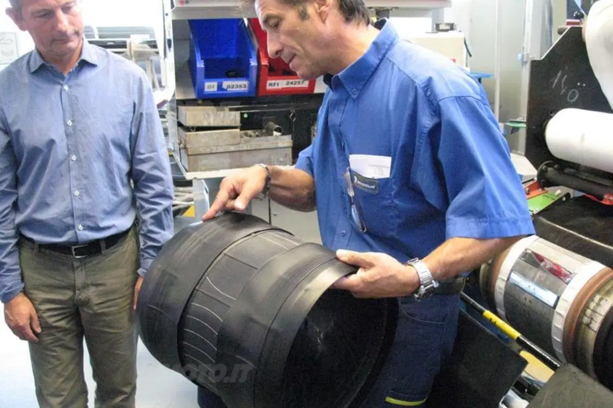 Michelin. Come nascono gli pneumatici da corsa (42)