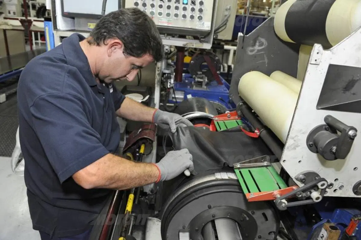 Michelin. Come nascono gli pneumatici da corsa (46)