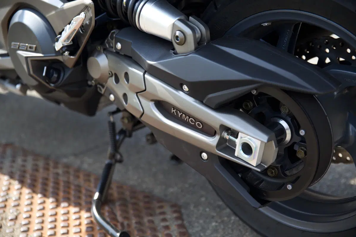 Kymco AK 550 2020 TEST: potenza abbordabile (9)