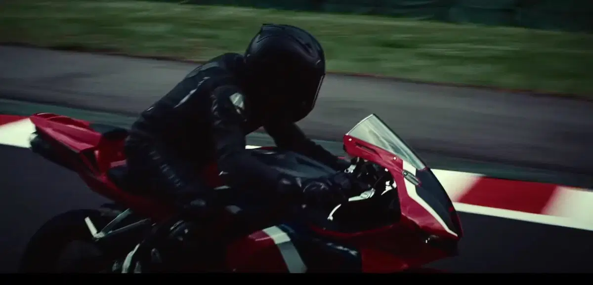 Honda CBR 600RR 2021: il video ufficiale (2)