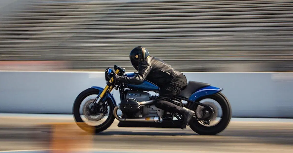 BMW presenta la R18 Dragster