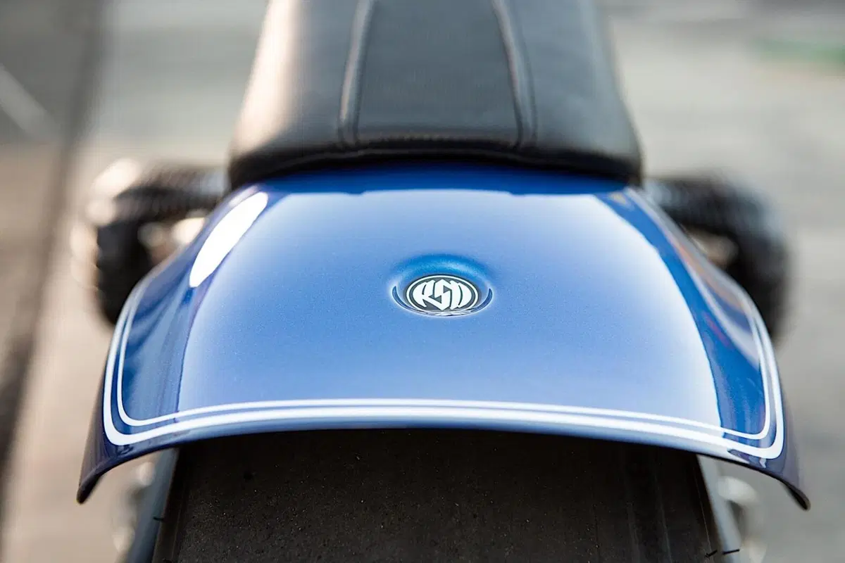 BMW presenta la R18 Dragster di Roland Sands (9)