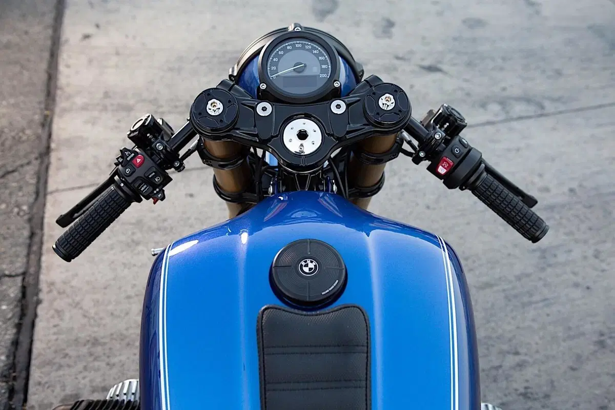 BMW presenta la R18 Dragster di Roland Sands (10)