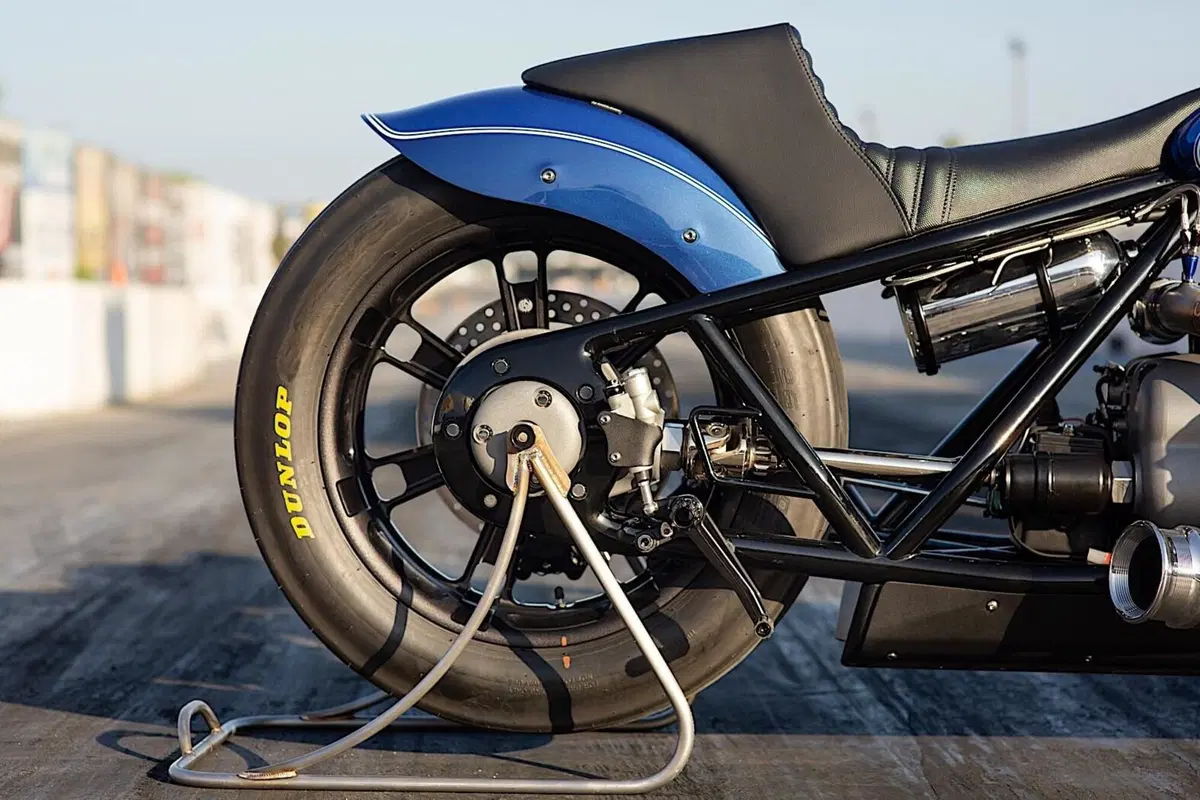 BMW presenta la R18 Dragster di Roland Sands (7)