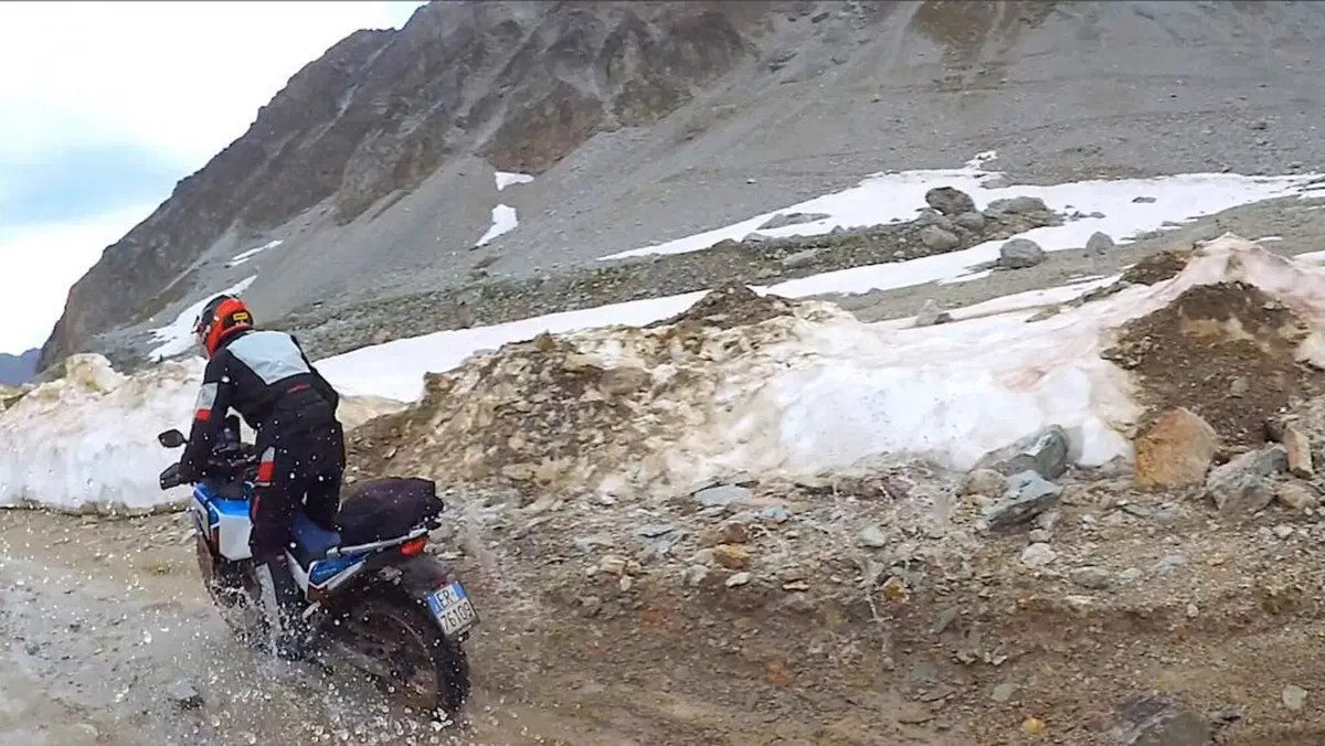  Viaggi e giri in moto, l'itinerario della settimana: via tra Terra e Cielo (32)