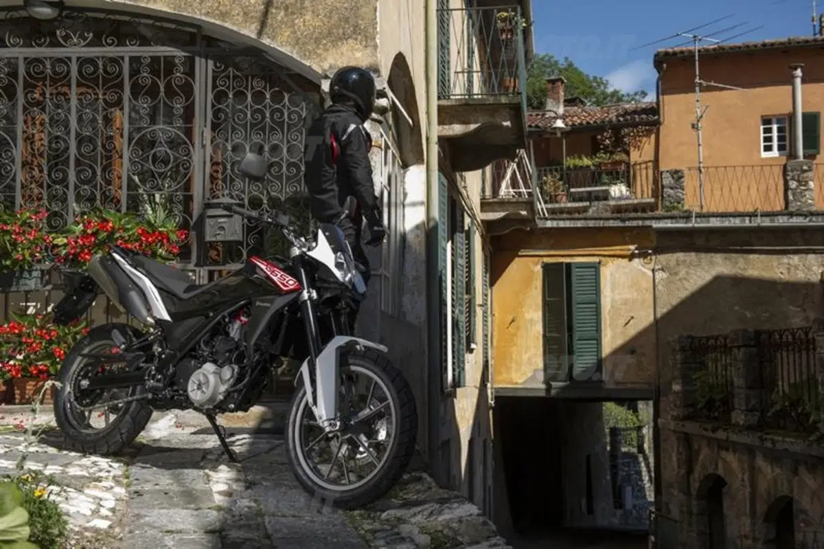 Husqvarna TR 650 Strada e Terra   (14)