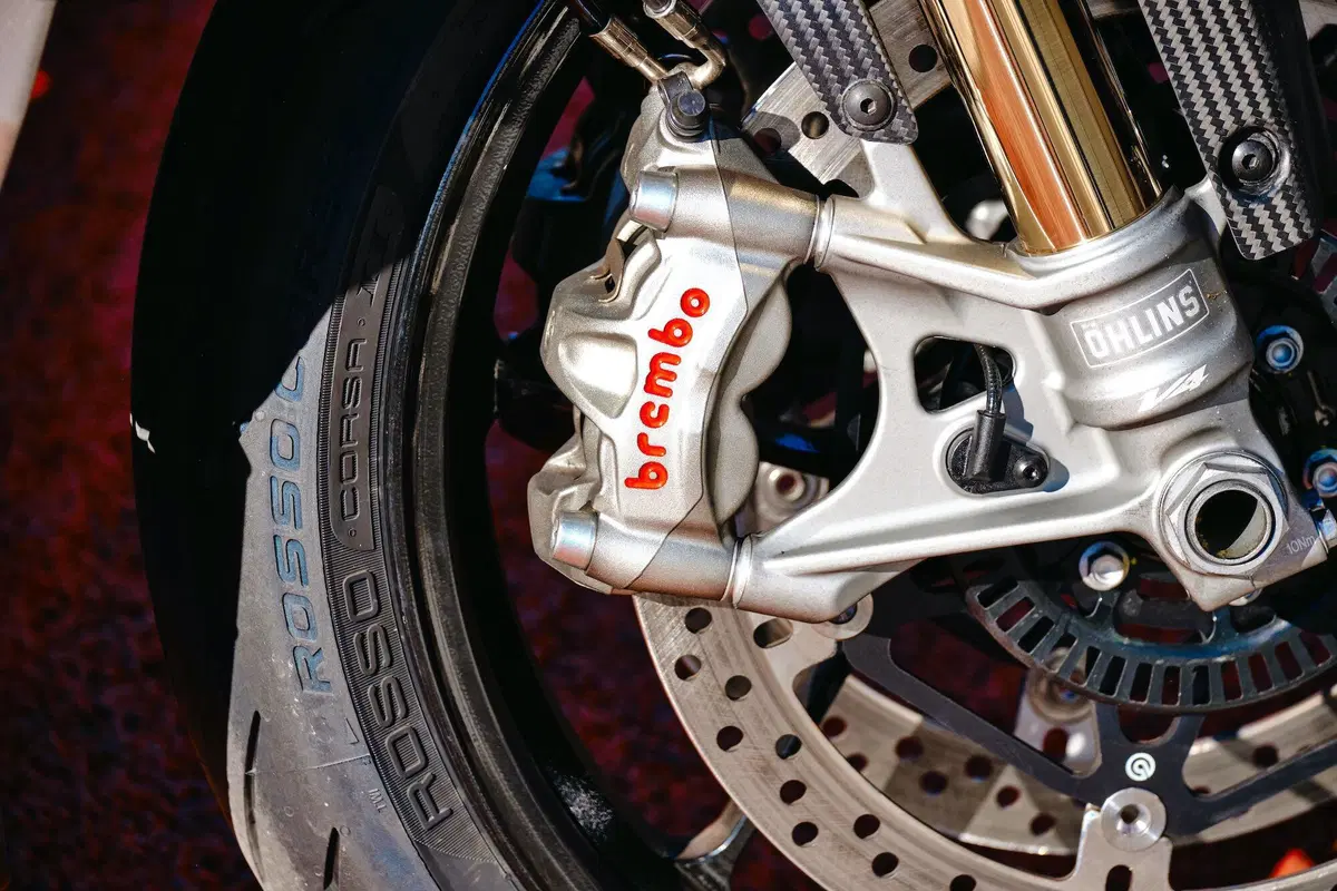Comparativa Hypernaked: Tuono V4 vs Streetfighter V4S vs Z-H2 vs SuperDuke 1290R vs Brutale 1000RR (6)