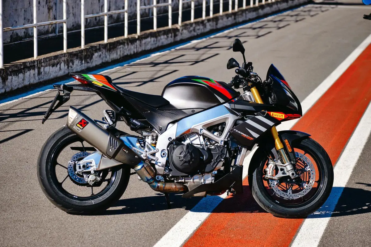 Comparativa Hypernaked: Tuono V4 vs Streetfighter V4S vs Z-H2 vs SuperDuke 1290R vs Brutale 1000RR