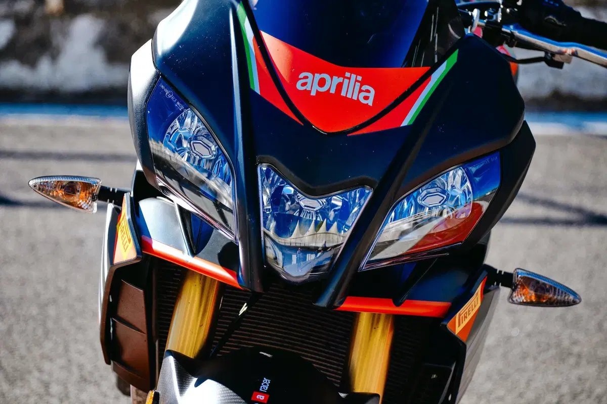 Comparativa Hypernaked: Tuono V4 vs Streetfighter V4S vs Z-H2 vs SuperDuke 1290R vs Brutale 1000RR (2)