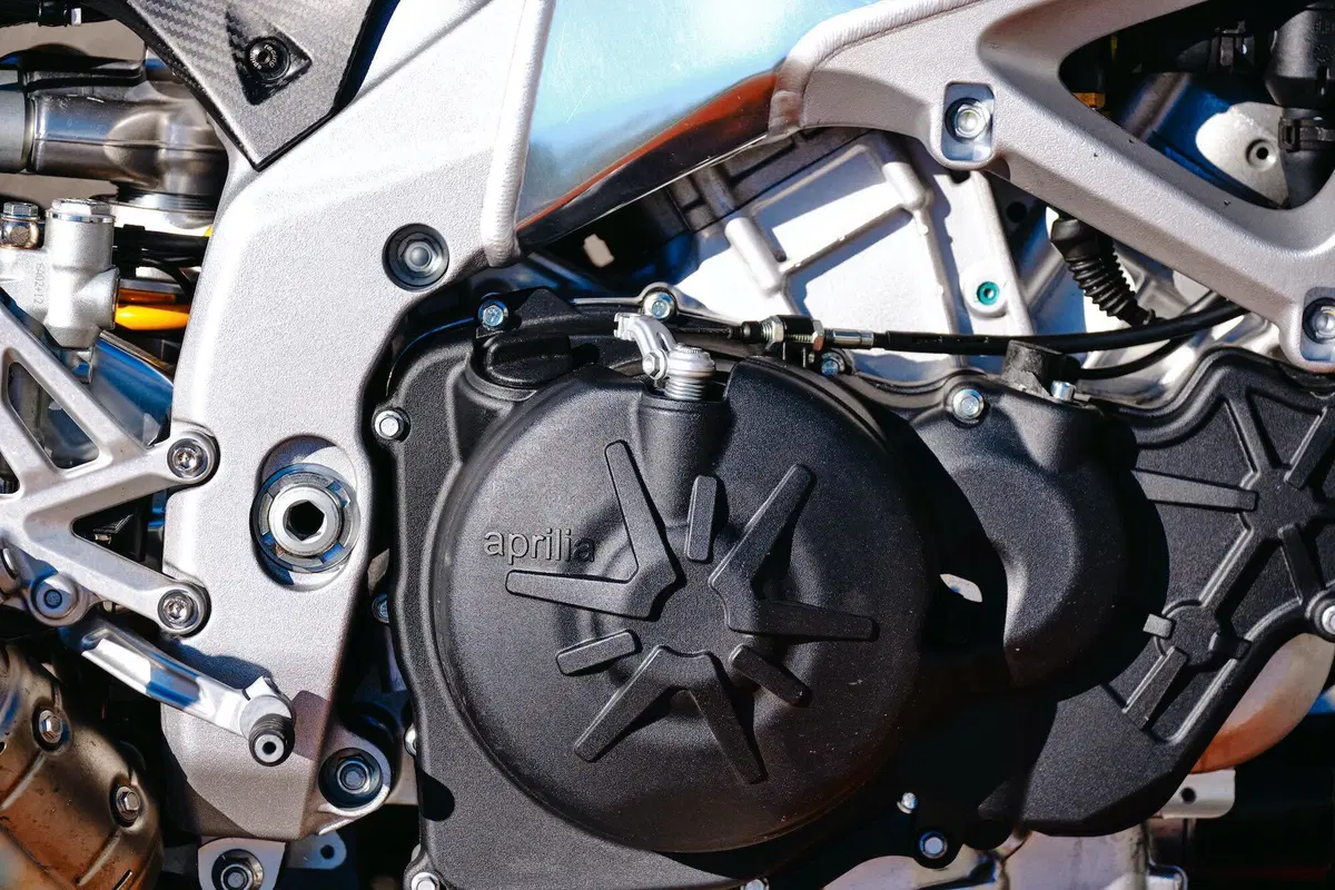 Comparativa Hypernaked: Tuono V4 vs Streetfighter V4S vs Z-H2 vs SuperDuke 1290R vs Brutale 1000RR (10)