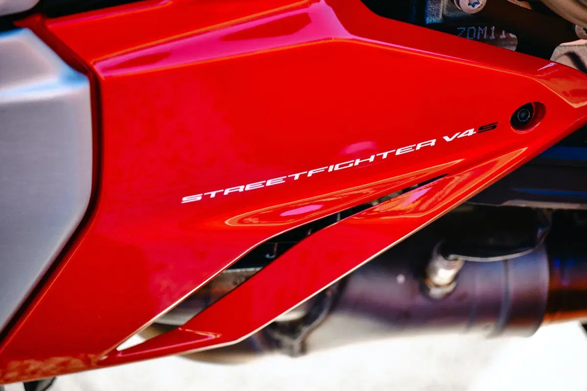 Comparativa Hypernaked: Tuono V4 vs Streetfighter V4S vs Z-H2 vs SuperDuke 1290R vs Brutale 1000RR (5)