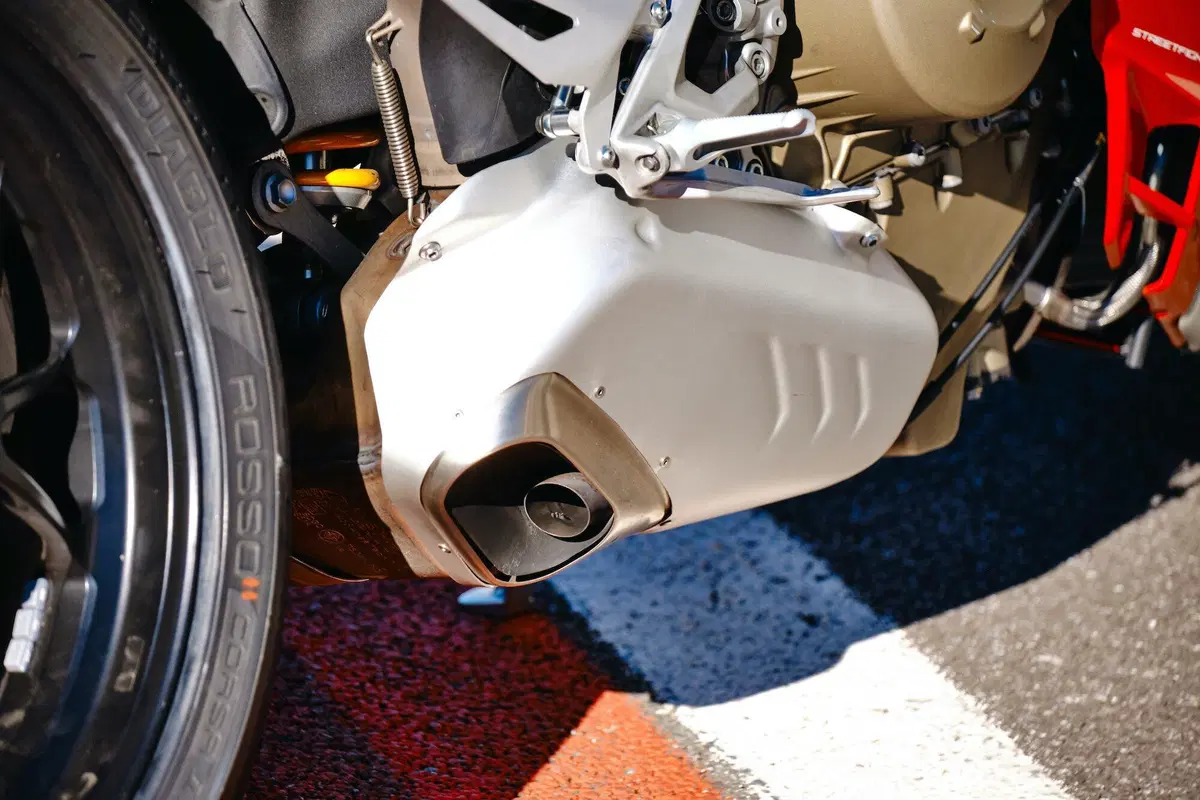 Comparativa Hypernaked: Tuono V4 vs Streetfighter V4S vs Z-H2 vs SuperDuke 1290R vs Brutale 1000RR (7)