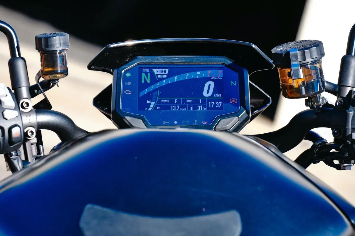 Comparativa Hypernaked: Tuono V4 vs Streetfighter V4S vs Z-H2 vs SuperDuke 1290R vs Brutale 1000RR (4)