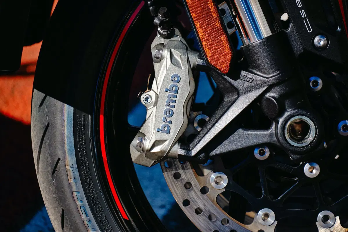 Comparativa Hypernaked: Tuono V4 vs Streetfighter V4S vs Z-H2 vs SuperDuke 1290R vs Brutale 1000RR (6)