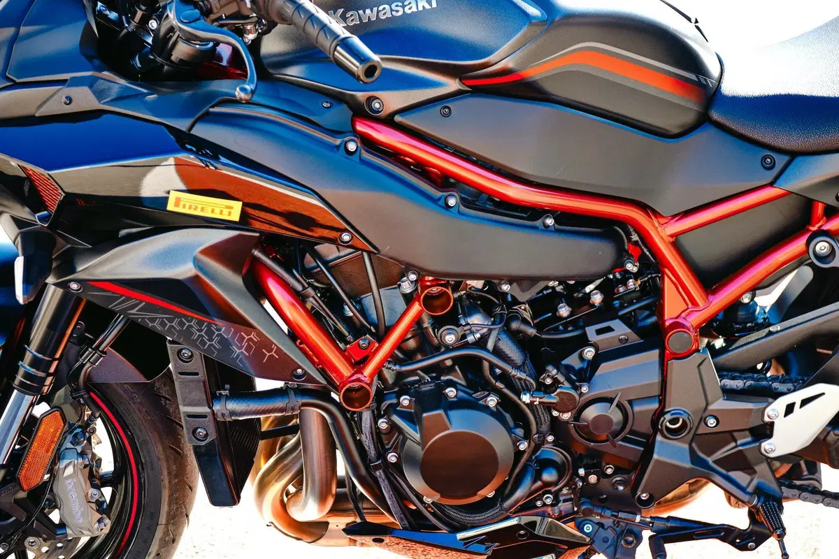 Comparativa Hypernaked: Tuono V4 vs Streetfighter V4S vs Z-H2 vs SuperDuke 1290R vs Brutale 1000RR (8)
