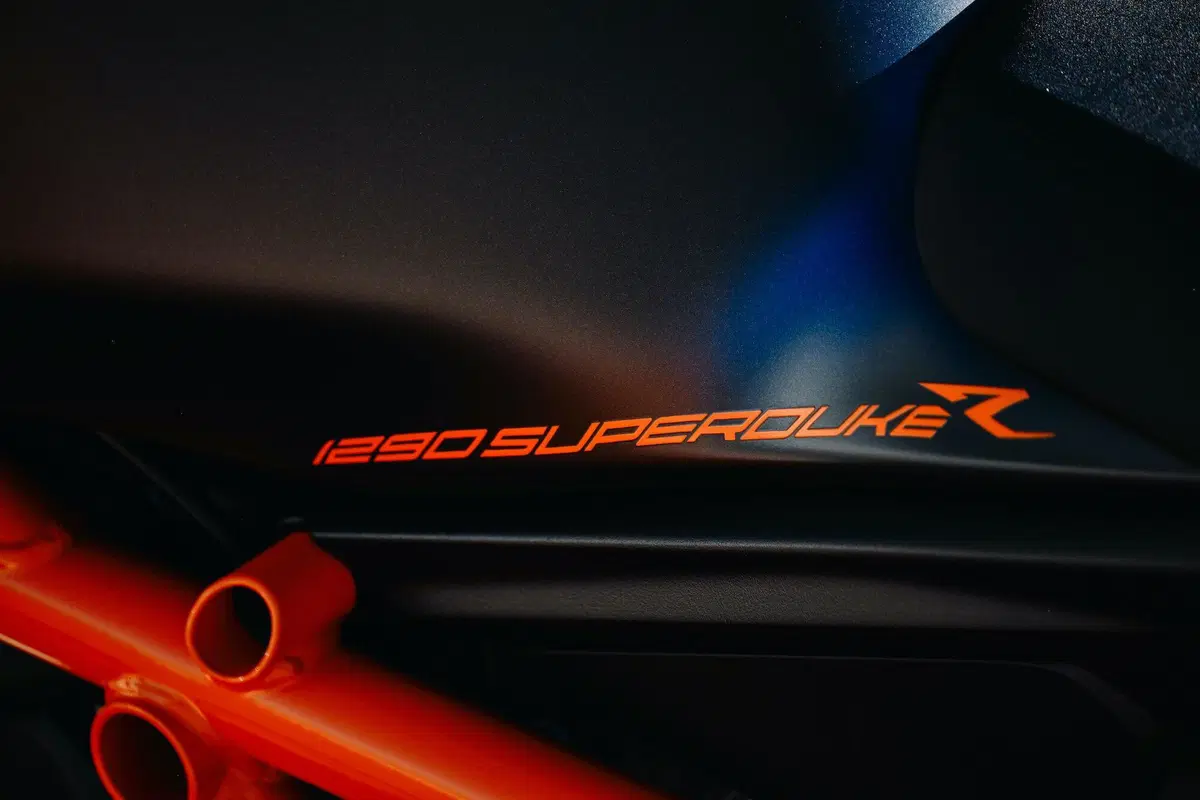 Comparativa Hypernaked: Tuono V4 vs Streetfighter V4S vs Z-H2 vs SuperDuke 1290R vs Brutale 1000RR (3)