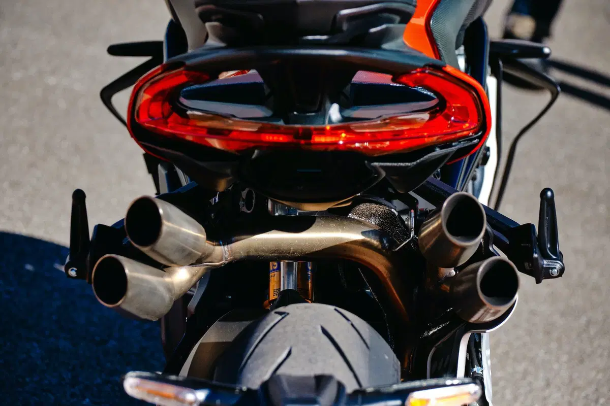 Comparativa Hypernaked: Tuono V4 vs Streetfighter V4S vs Z-H2 vs SuperDuke 1290R vs Brutale 1000RR (3)