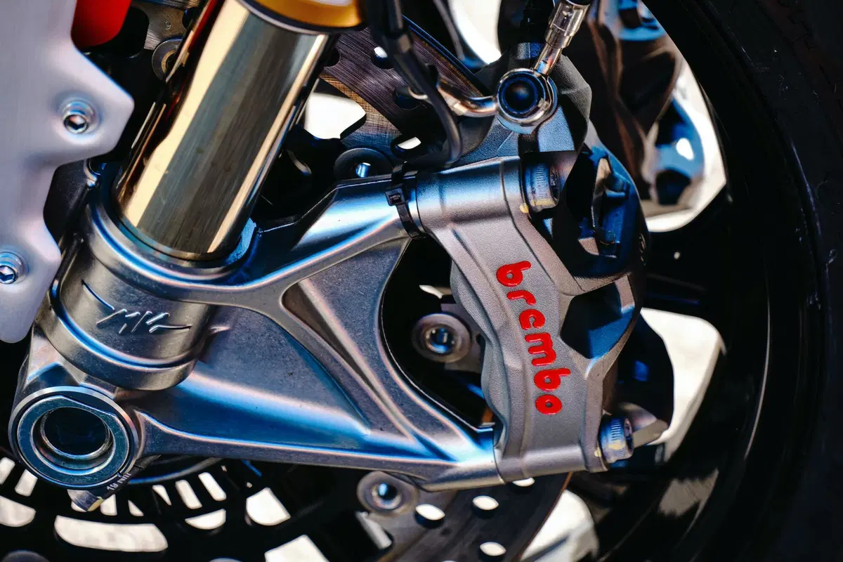 Comparativa Hypernaked: Tuono V4 vs Streetfighter V4S vs Z-H2 vs SuperDuke 1290R vs Brutale 1000RR (7)