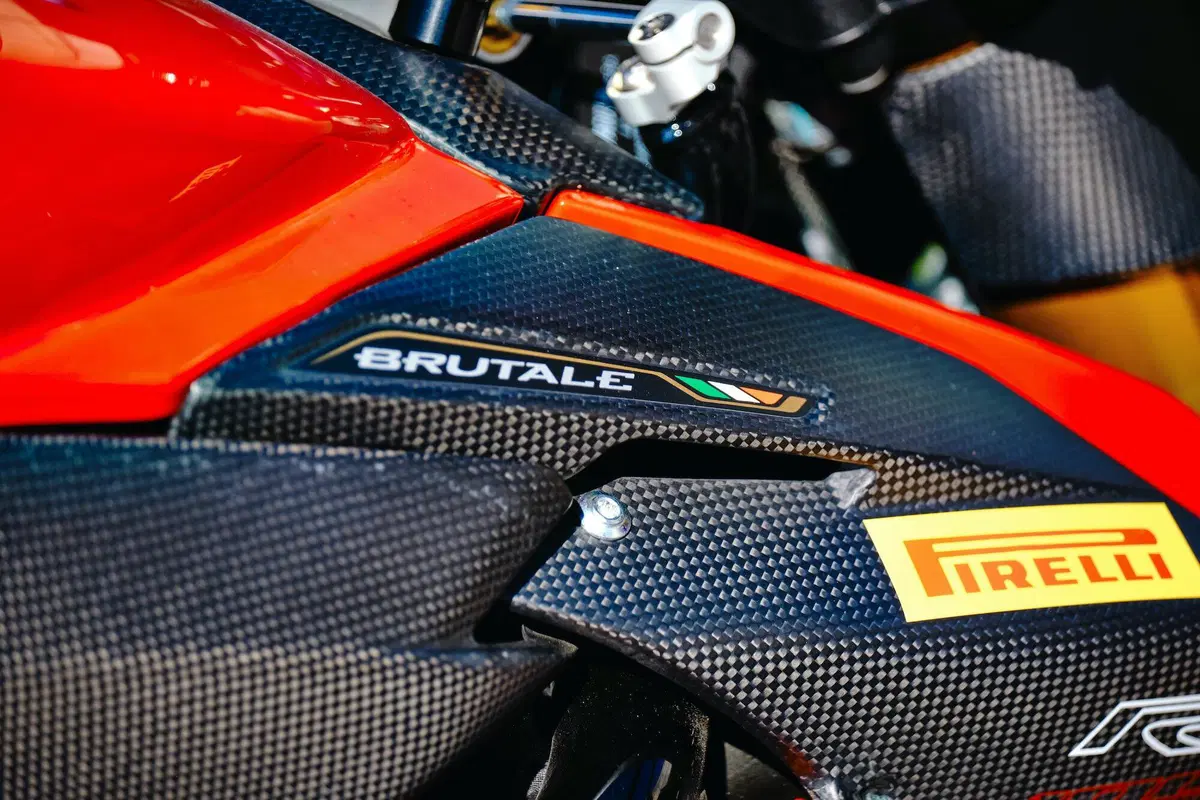 Comparativa Hypernaked: Tuono V4 vs Streetfighter V4S vs Z-H2 vs SuperDuke 1290R vs Brutale 1000RR (9)