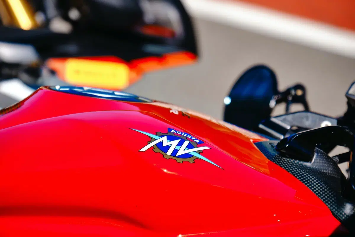 Comparativa Hypernaked: Tuono V4 vs Streetfighter V4S vs Z-H2 vs SuperDuke 1290R vs Brutale 1000RR (5)