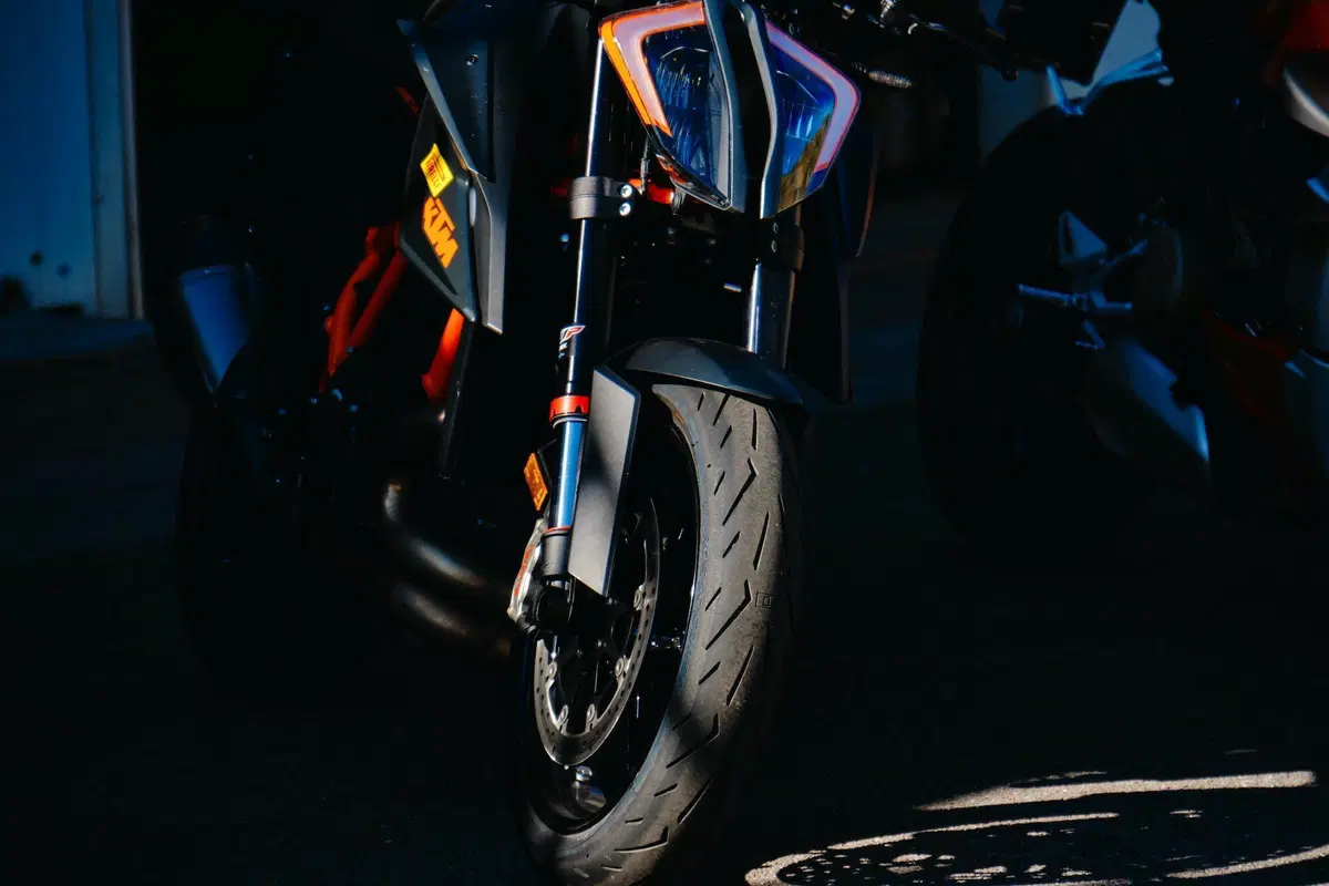 Comparativa Hypernaked: Tuono V4 vs Streetfighter V4S vs Z-H2 vs SuperDuke 1290R vs Brutale 1000RR (6)