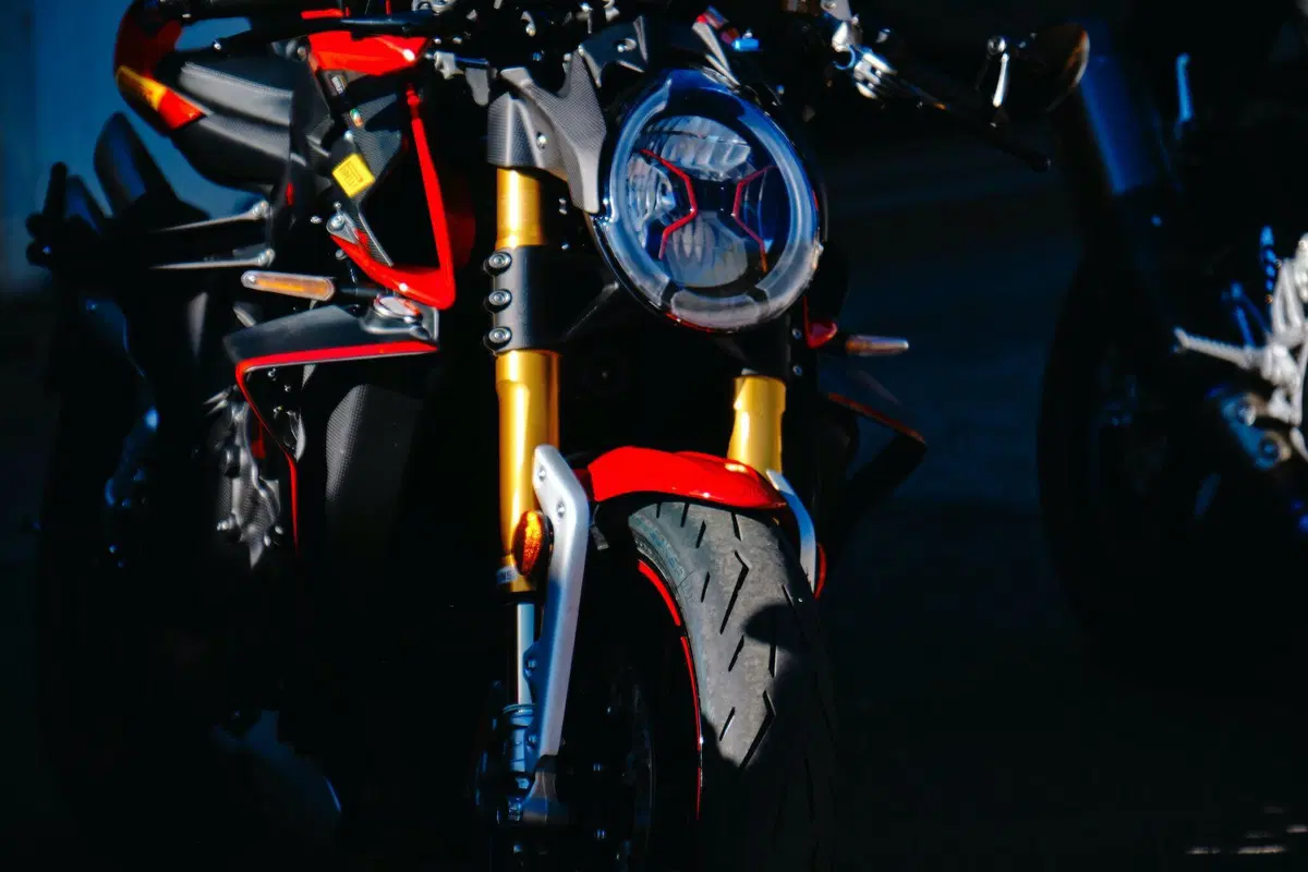 Comparativa Hypernaked: Tuono V4 vs Streetfighter V4S vs Z-H2 vs SuperDuke 1290R vs Brutale 1000RR (7)