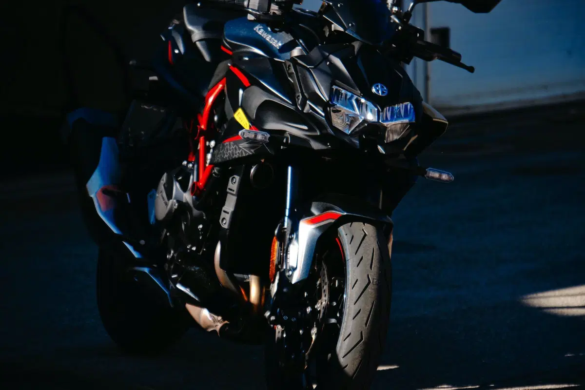 Comparativa Hypernaked: Tuono V4 vs Streetfighter V4S vs Z-H2 vs SuperDuke 1290R vs Brutale 1000RR (8)