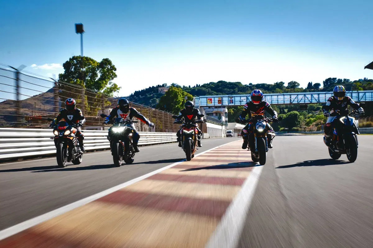 Comparativa Hypernaked: Tuono V4 vs Streetfighter V4S vs Z-H2 vs SuperDuke 1290R vs Brutale 1000RR