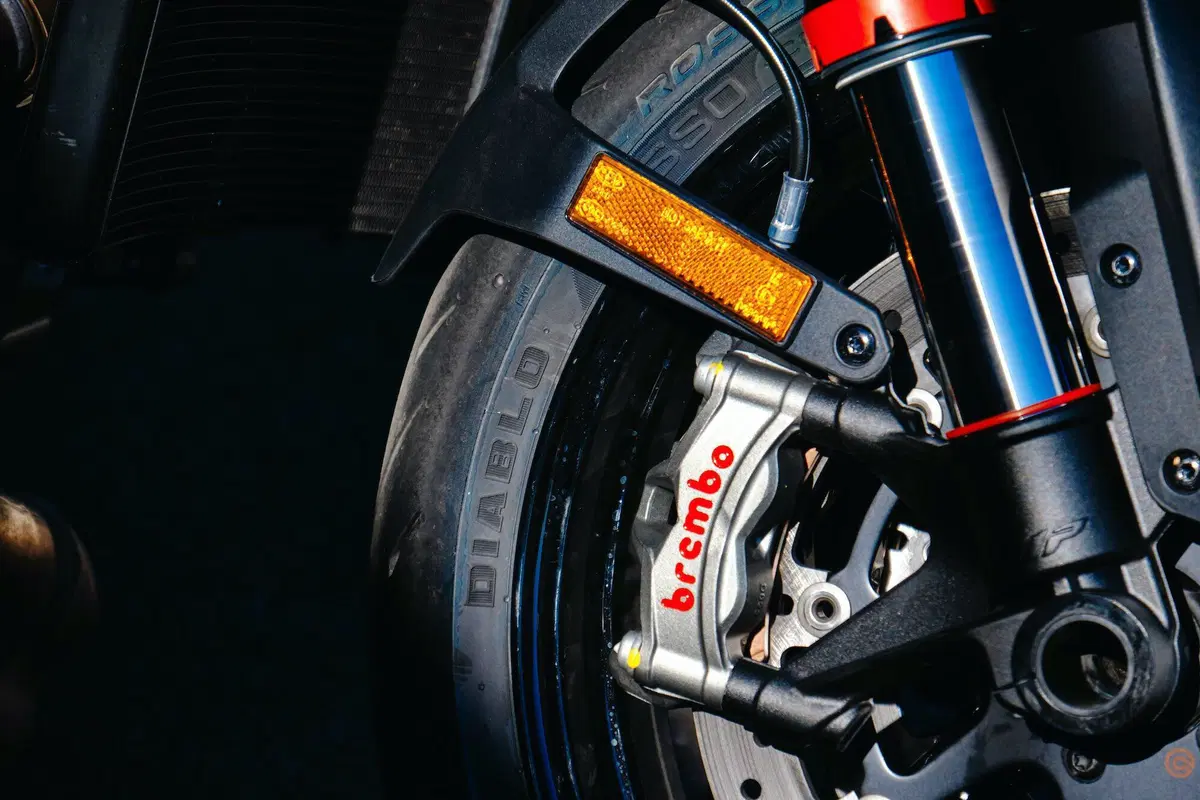 Comparativa Hypernaked: Tuono V4 vs Streetfighter V4S vs Z-H2 vs SuperDuke 1290R vs Brutale 1000RR (12)