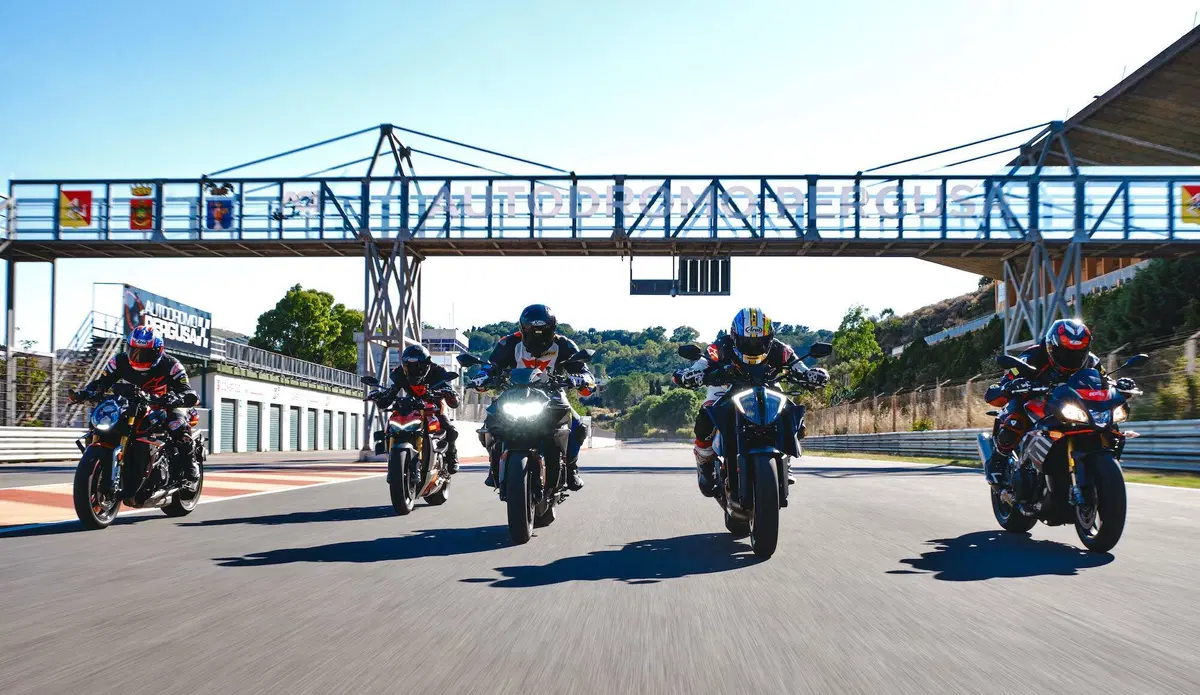 Comparativa Hypernaked: Tuono V4 vs Streetfighter V4S vs Z-H2 vs SuperDuke 1290R vs Brutale 1000RR (2)